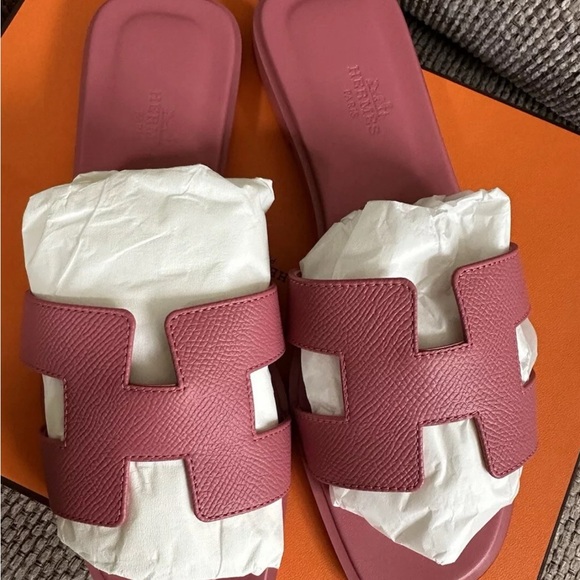 NEW HERMÈS Rose de Venise Epsom Calfskin Oran Sandals - Picture 3 of 13